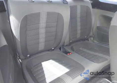 2013 Volkswagen Beetle 2.0T Turbo z USA, uszkodzony, nr VIN 3VWVT7AT7DM677674